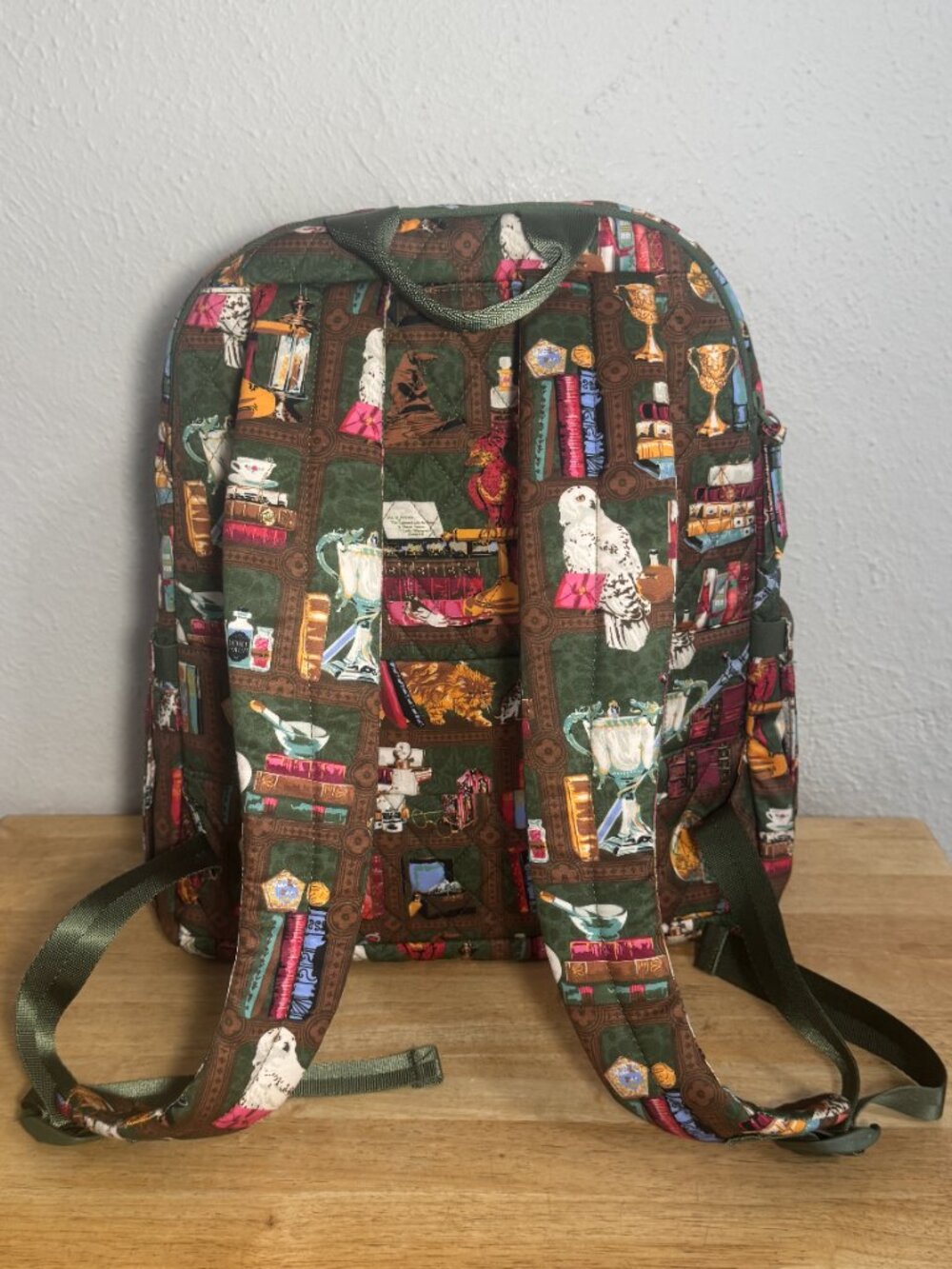 Vera Bradley X Harry Potter Bancroft Backpack in Hogwarts Library NWT - Picture 2 of 11